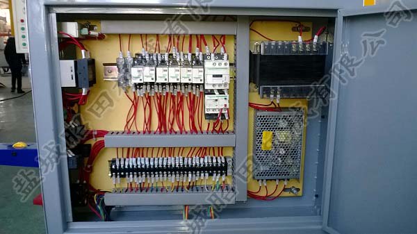 30吨自动平衡精密四柱裁断机电器柜布线图片